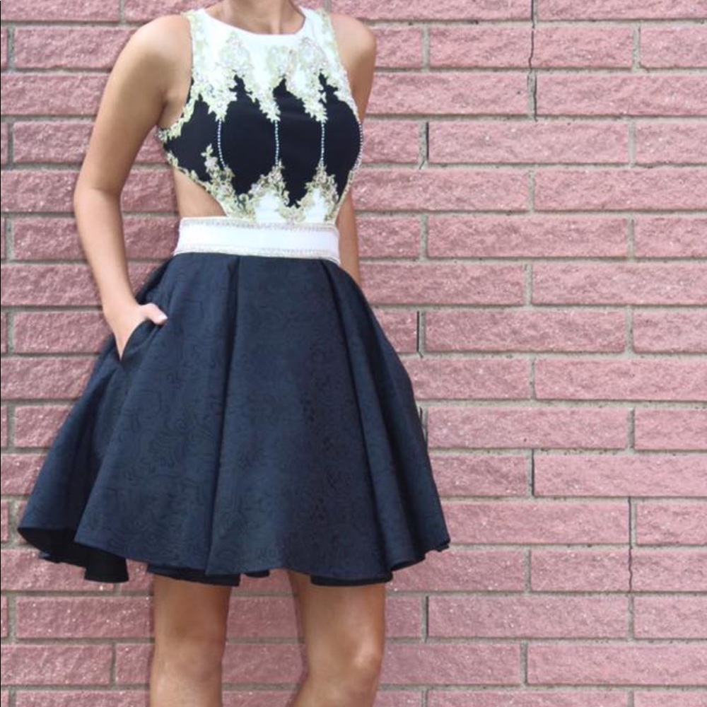 Mac Duggal homecoming dress
